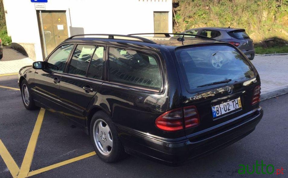1999' Mercedes-Benz E-220 S210 photo #1