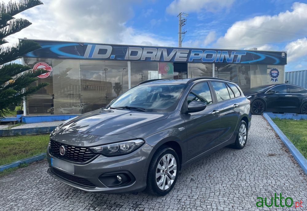 2020' Fiat Tipo Station Wagon photo #1