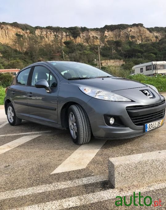 2011' Peugeot 207 Sport photo #1