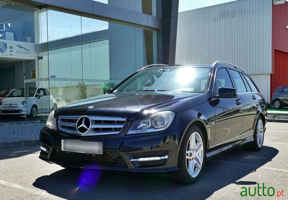 2011' Mercedes-Benz Classe C photo #1