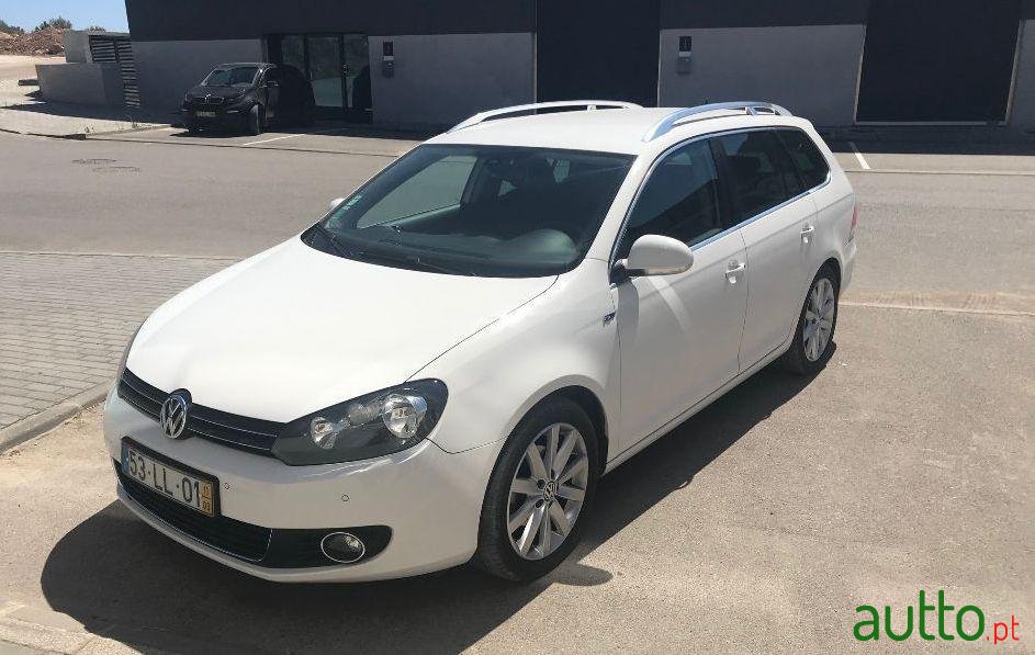 2011' Volkswagen Golf Variant photo #2