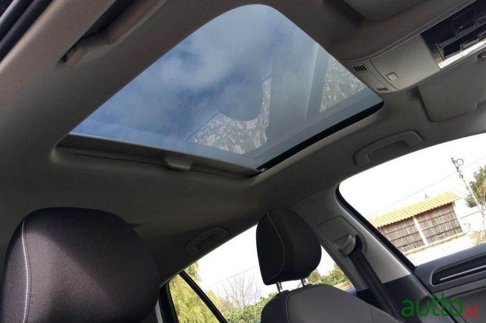 2012' Volkswagen Golf photo #4