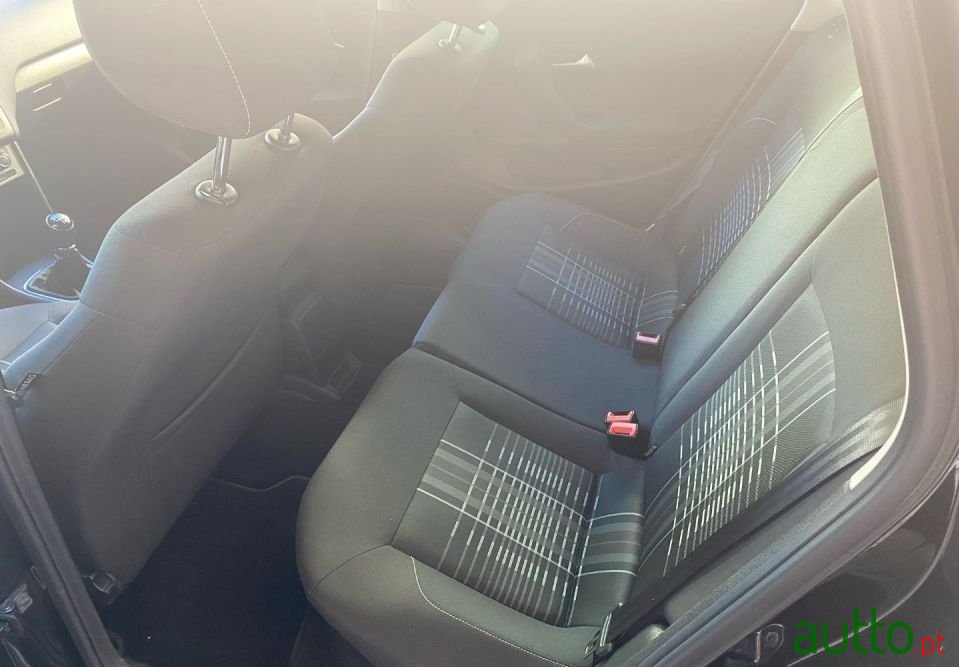 2015' Volkswagen Polo photo #6