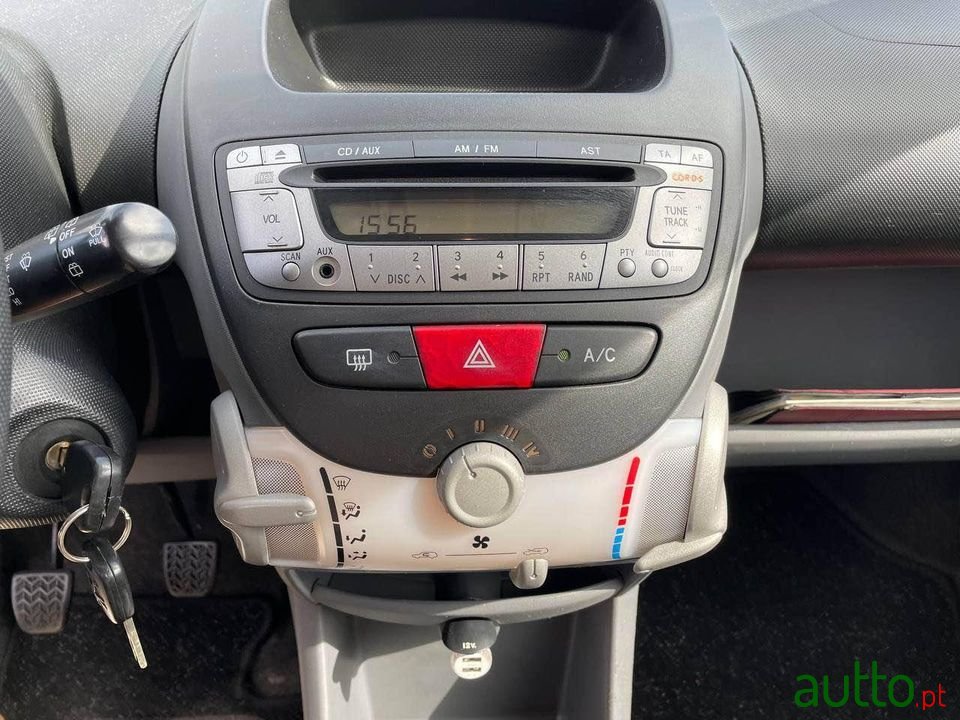 2006' Peugeot 107 photo #6