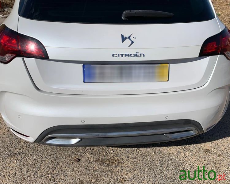 2012' Citroen DS4 photo #2