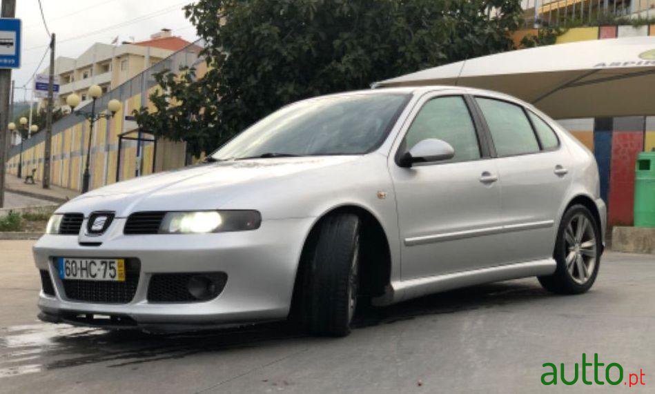 2004' SEAT Leon photo #1