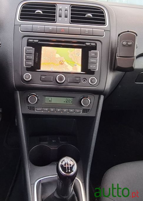 2011' Volkswagen Polo photo #6