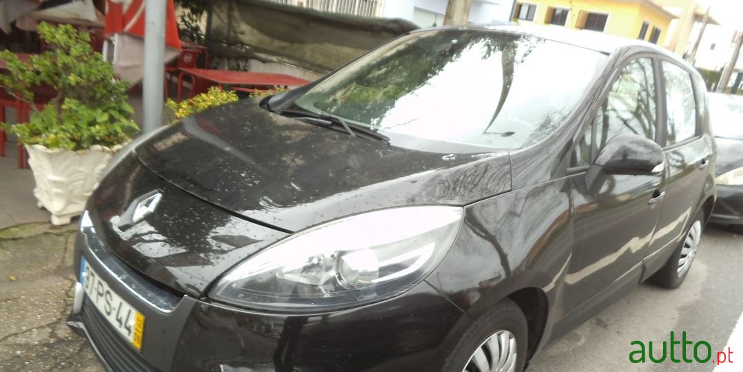 2012' Renault Scenic photo #3