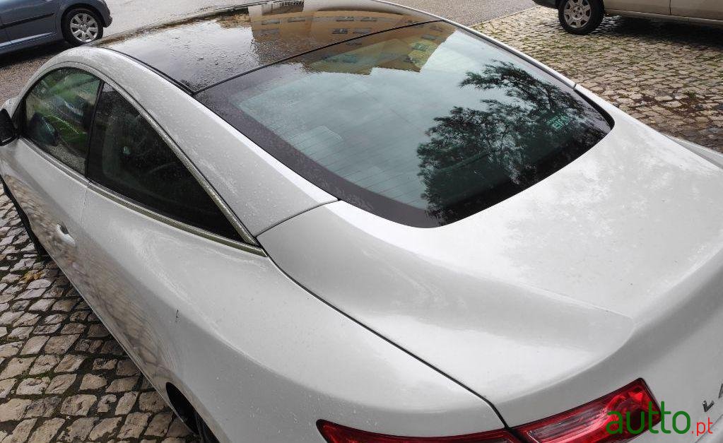 2011' Renault Laguna Coupe photo #4