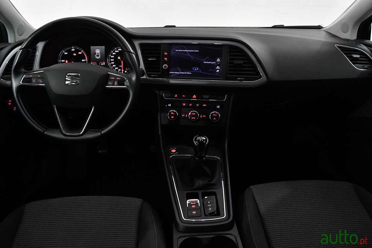 2020' SEAT Leon-St photo #4