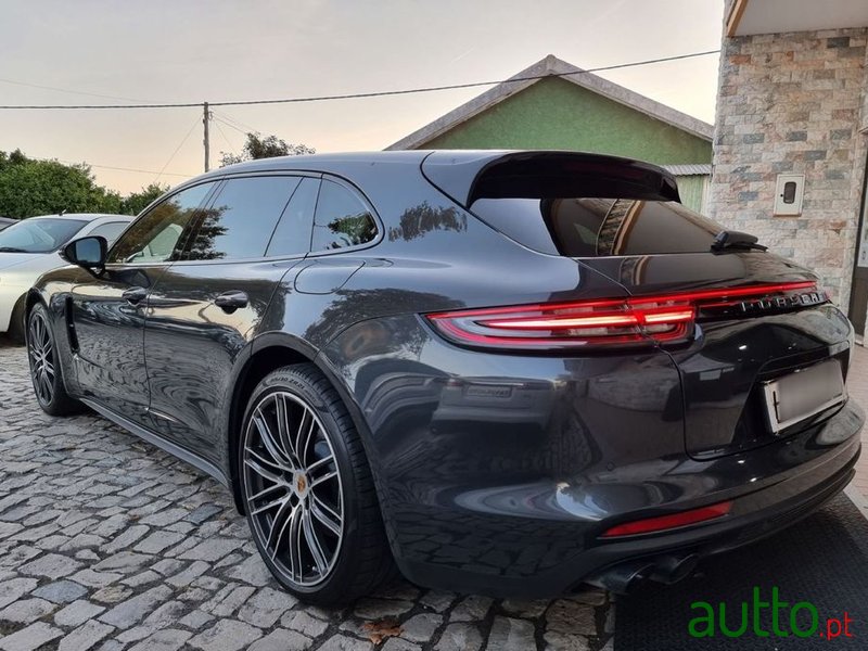 2018' Porsche Panamera Sport Turismo photo #6