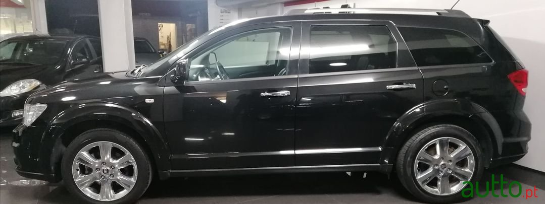 2013' Fiat Freemont photo #2