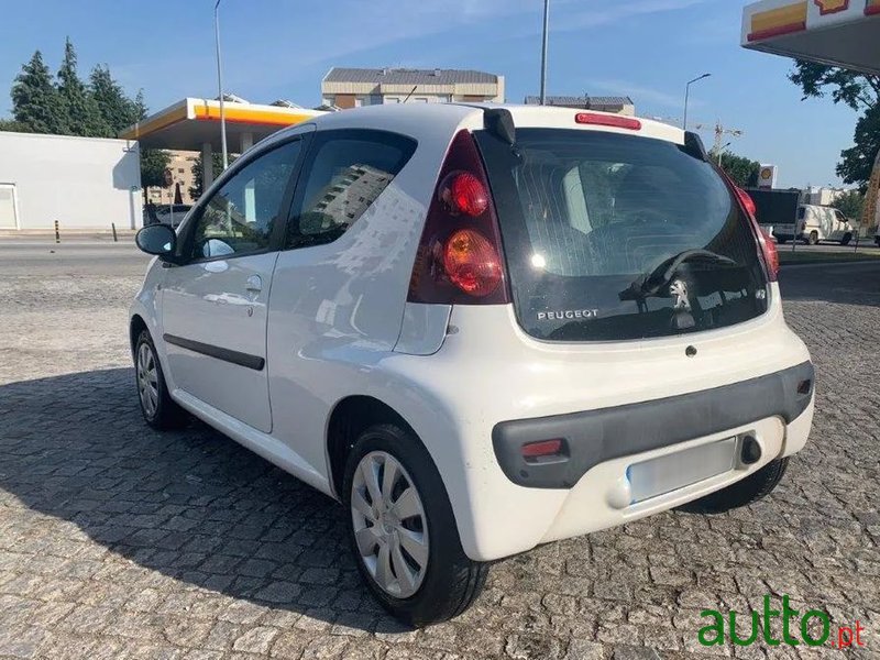 2013' Peugeot 107 photo #5