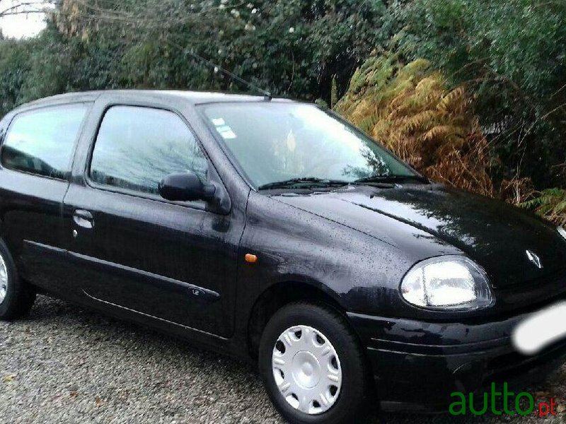 1999' Renault Clio photo #2