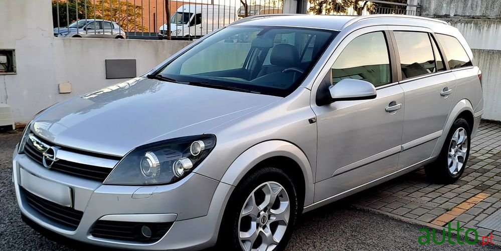 2005' Opel Astra Caravan photo #4