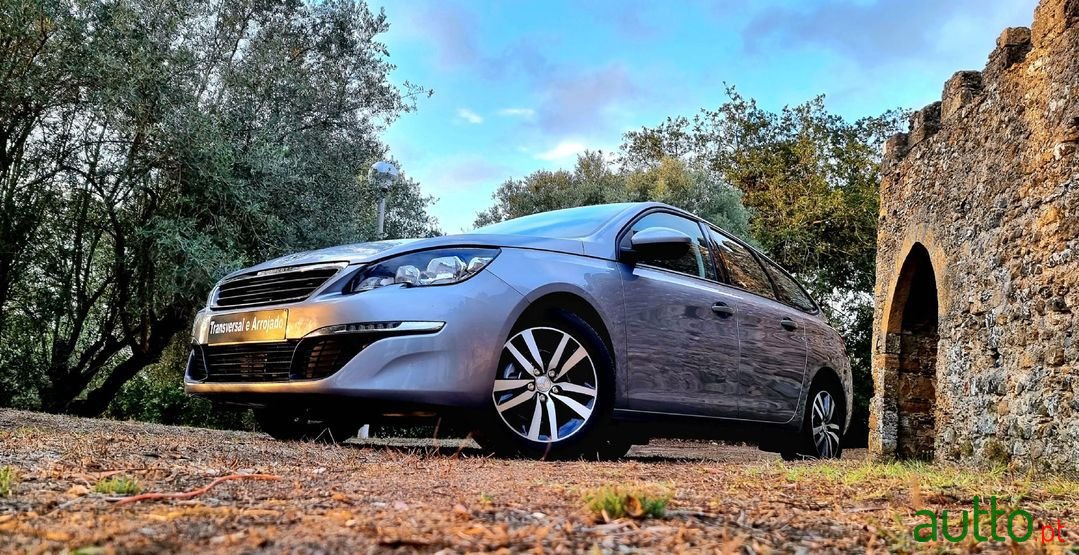 2017' Peugeot 308 Sw photo #3