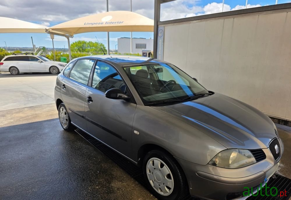 2003' SEAT Ibiza photo #2