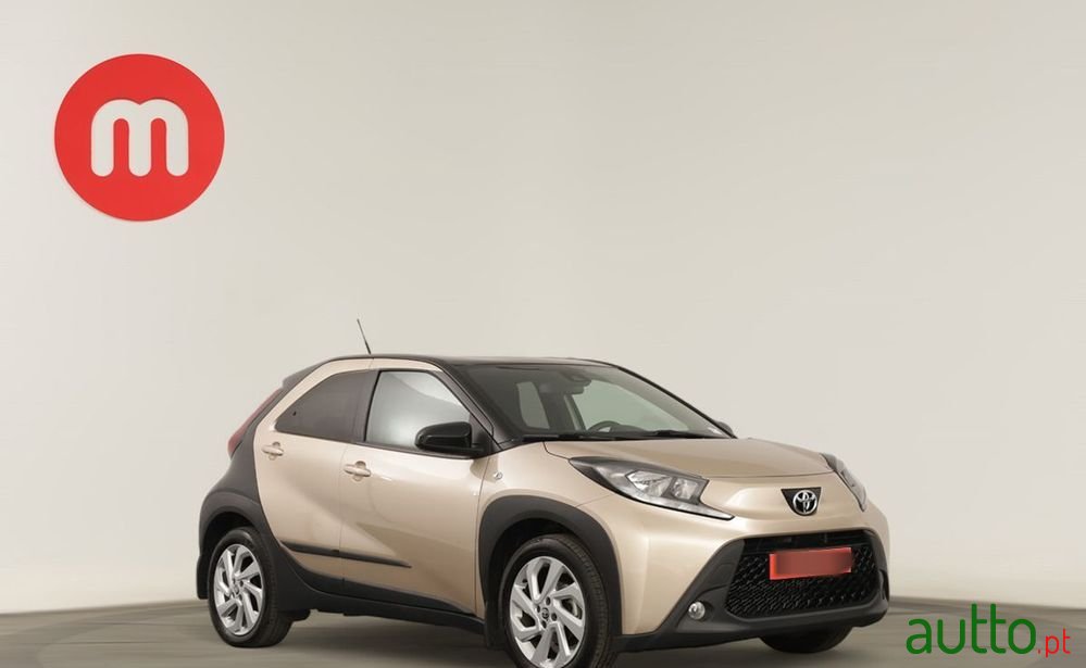 2022' Toyota Aygo 1.0 X-Play photo #1