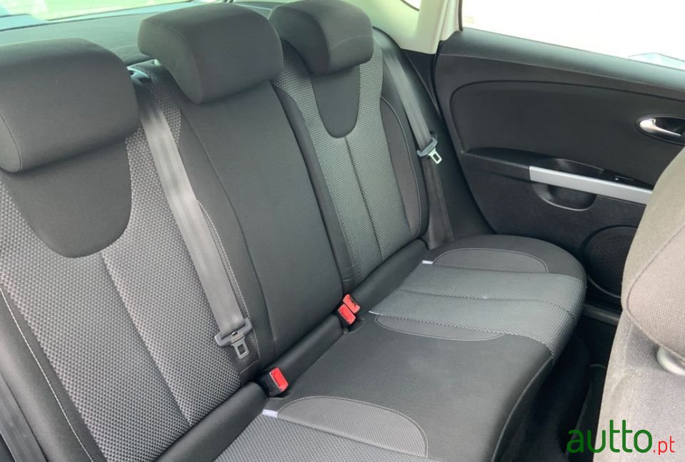 2010' SEAT Leon Sport photo #3