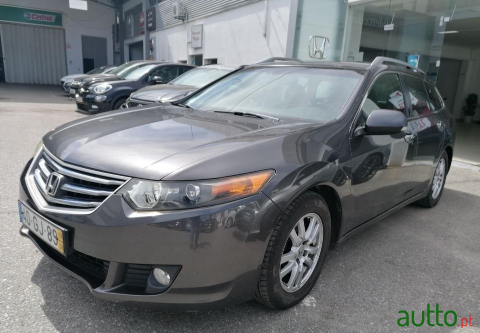 2008' Honda Accord Tourer photo #1