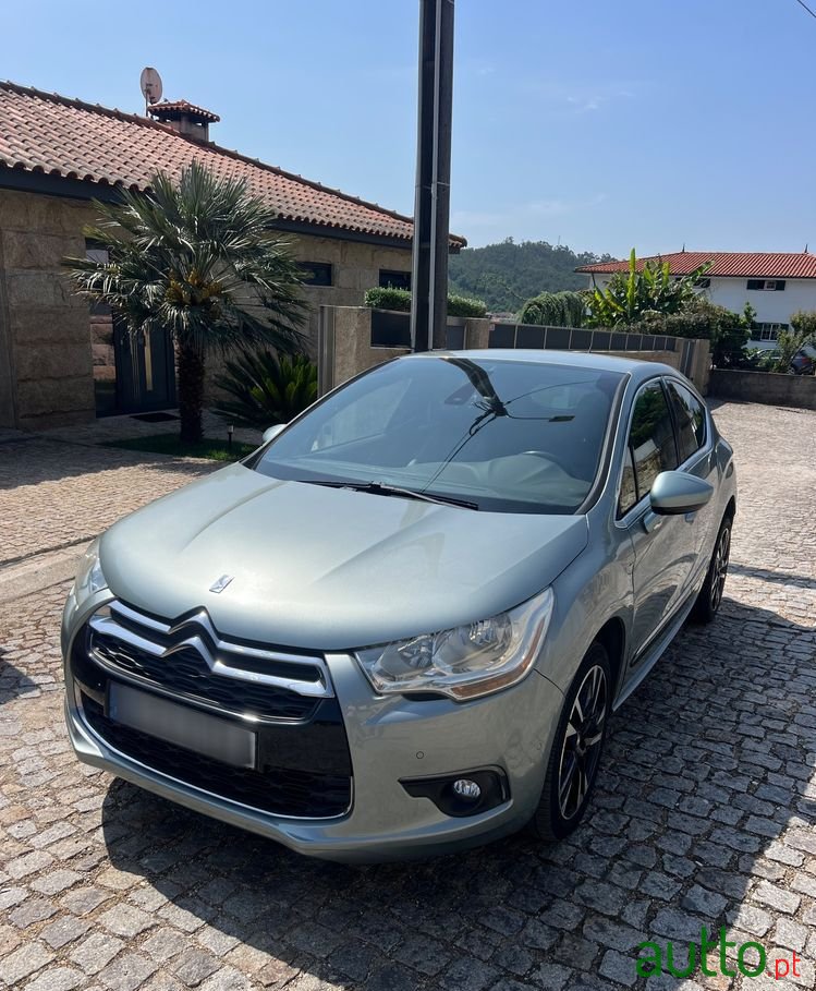 2012' Citroen DS4 photo #2