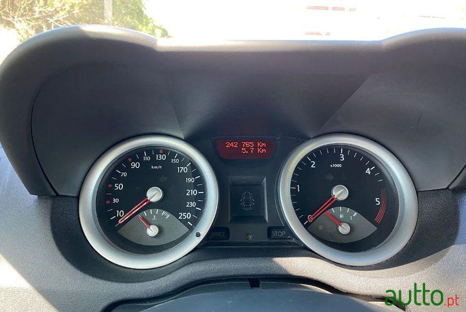 2005' Renault Megane photo #3