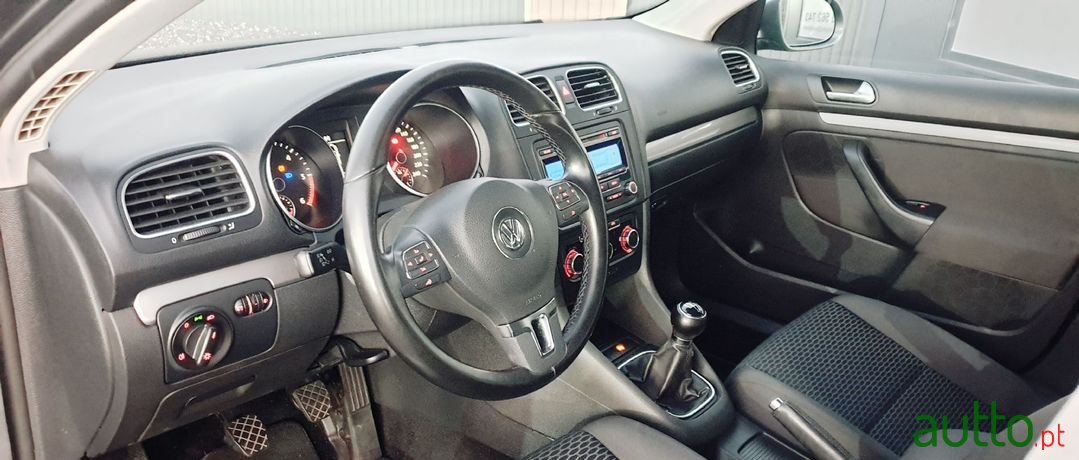 2010' Volkswagen Golf Variant photo #3