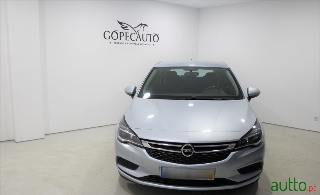 2017' Opel Astra photo #2