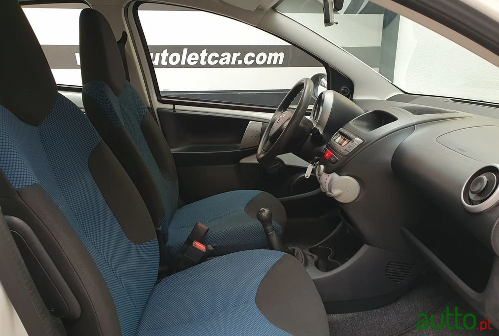 2013' Toyota Aygo 1.0 + Ac photo #2