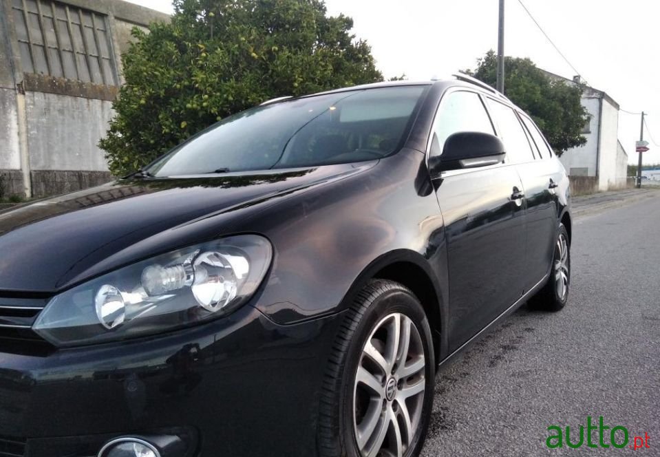 2010' Volkswagen Golf Variant photo #2