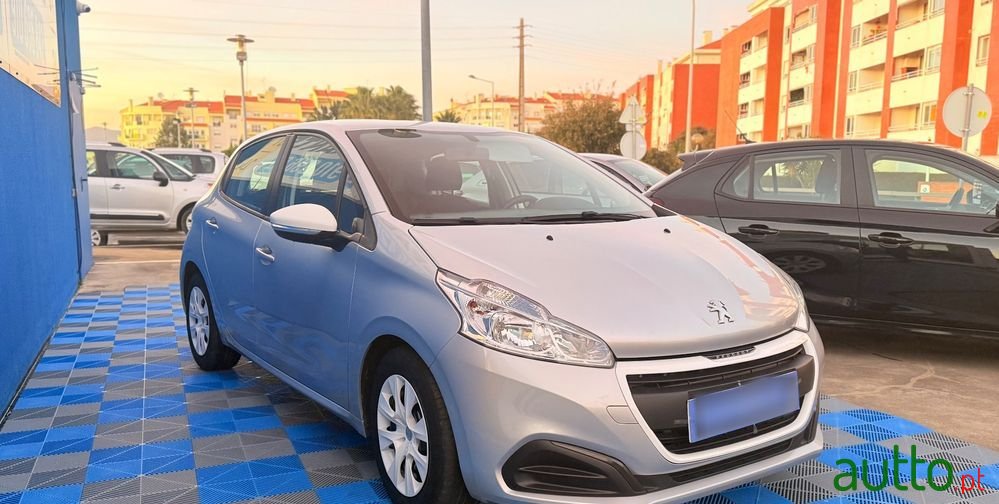 2017' Peugeot 208 Puretech photo #3