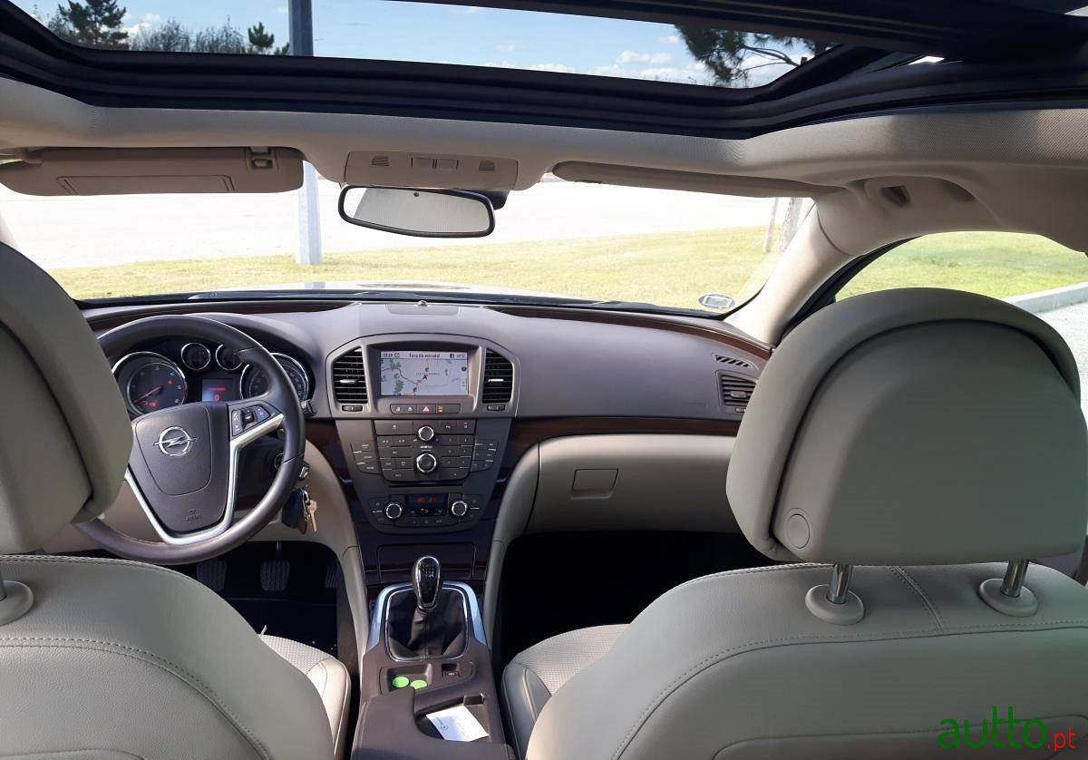 2011' Opel Insignia Sports Tourer 2.0 photo #7