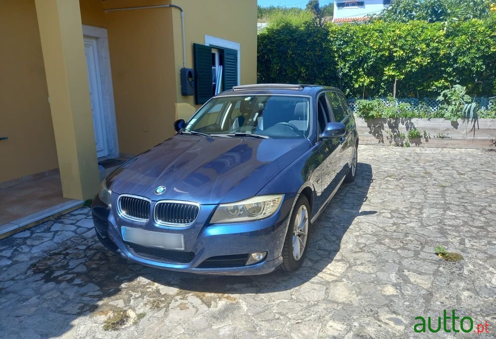 2011' BMW 318 D Touring photo #2