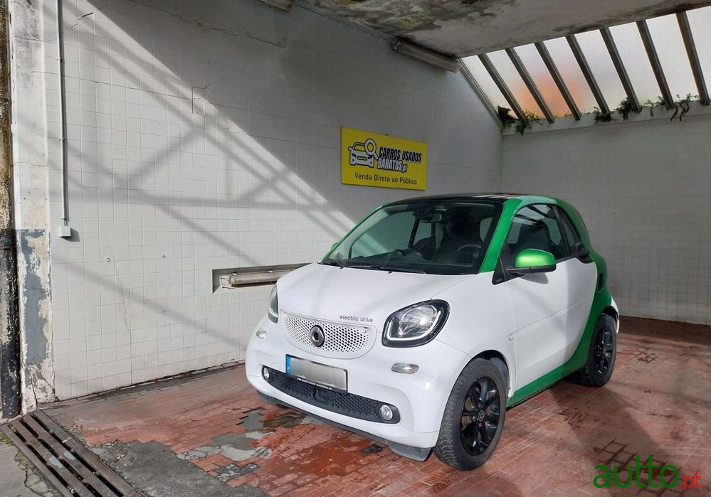 2017' Smart Fortwo Eq Passion photo #1