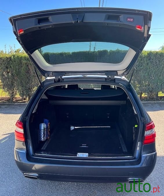 2012' Mercedes-Benz E-250 photo #5