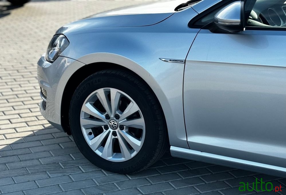 2015' Volkswagen Golf photo #5