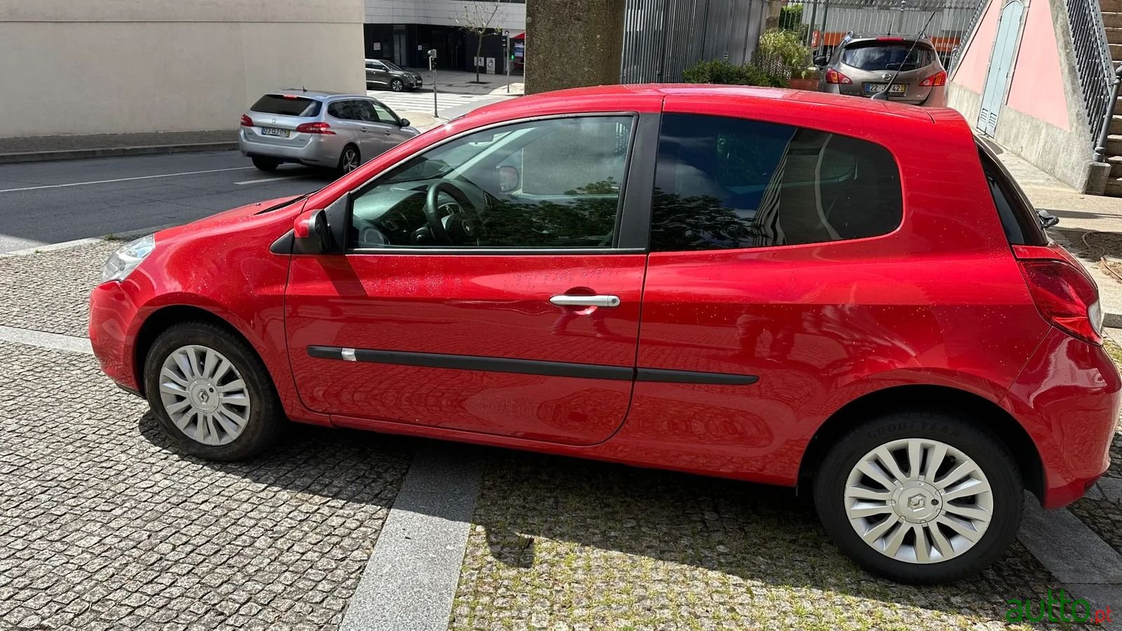 2010' Renault Clio photo #3