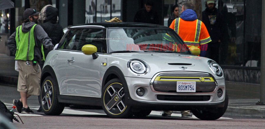 2020 Mini Cooper S E caught completely uncovered at photo shoot