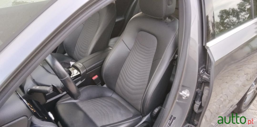 2019' Mercedes-Benz A-180 photo #6