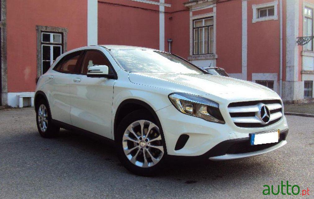 2014' Mercedes-Benz GLA 200 CDi photo #1