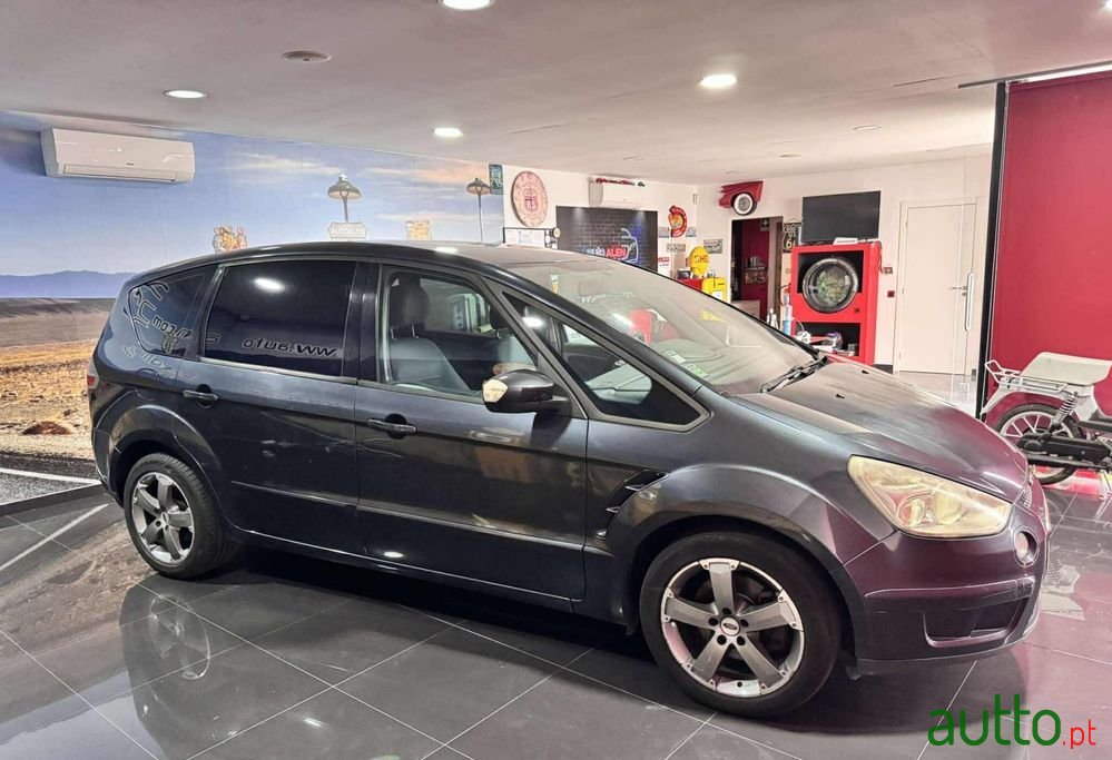 2009' Ford S-Max photo #2