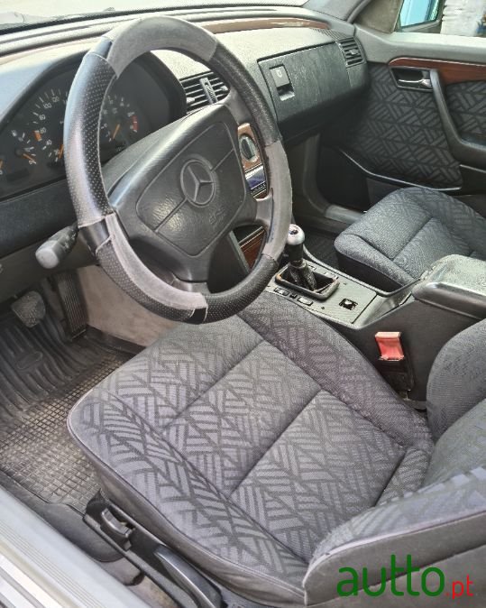 1994' Mercedes-Benz 190 photo #3