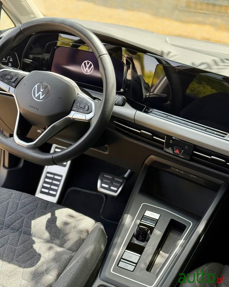 2023' Volkswagen Golf photo #6