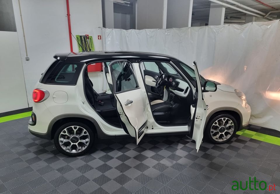 2016' Fiat 500L photo #2