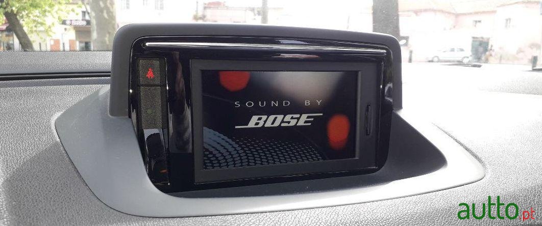 2013' Renault Megane Break photo #2