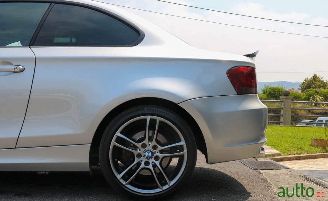 2011' BMW 118 photo #4