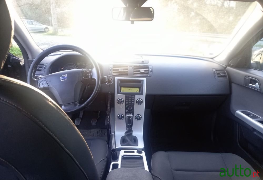 2012' Volvo V50 photo #3