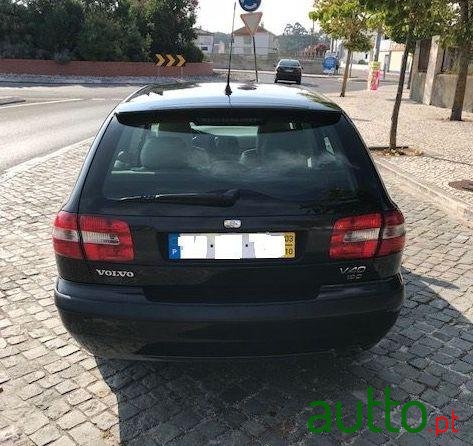 2003' Volvo V40 1.9 D Cr Sport photo #1