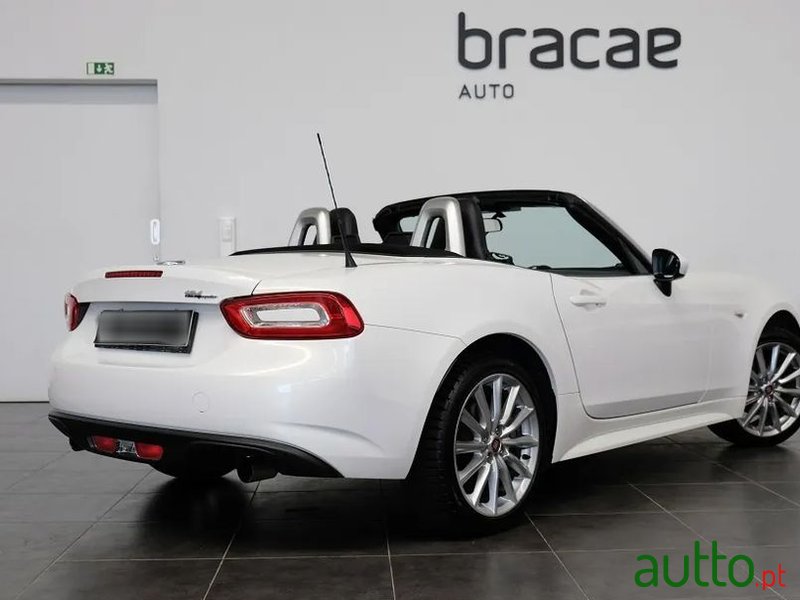 2017' Fiat 124 Spider photo #5