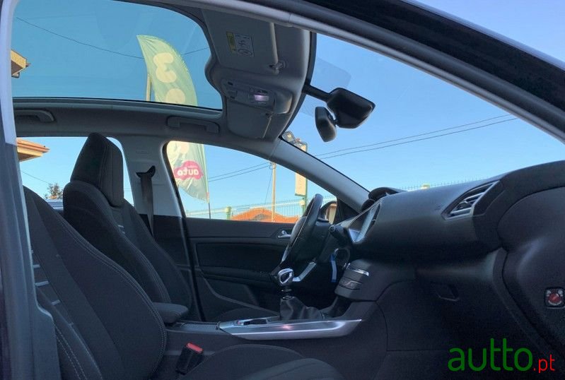 2014' Peugeot 308 photo #5